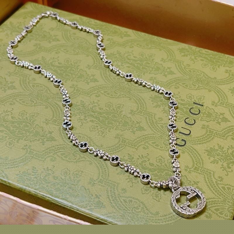 G*u*i necklaces